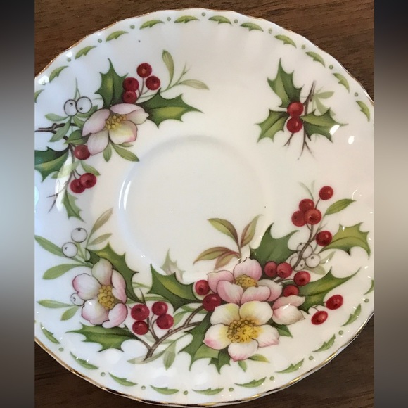 Royal Albert DECEMBER Flower of the Month tea cup and Saucer Made in England - Picture 3 of 6